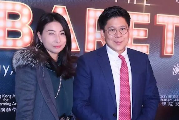 郭晶晶比老公大几岁