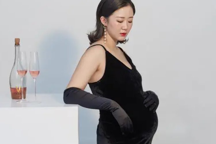 滋润办公室孕妇萍的特色