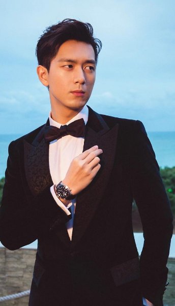 《去有风的地方》李现抱娃玩耍，他的“痞气”和刘亦菲搭吗