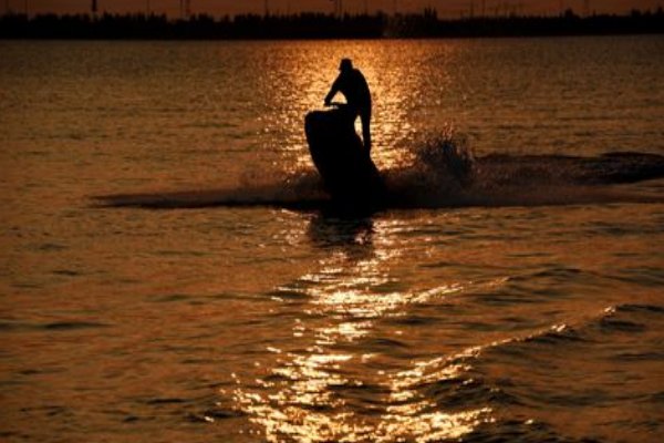 浪遏飞舟的意思