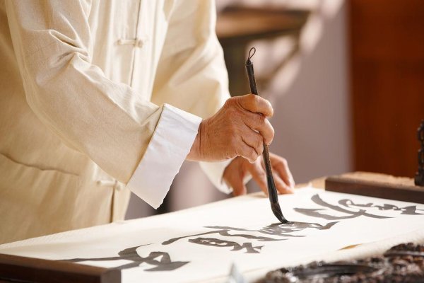 飘若浮云矫若惊龙是形容谁的作品