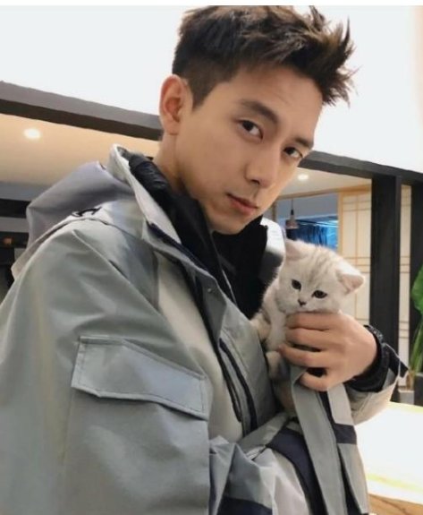 《去有风的地方》李现抱娃玩耍，他的“痞气”和刘亦菲搭吗