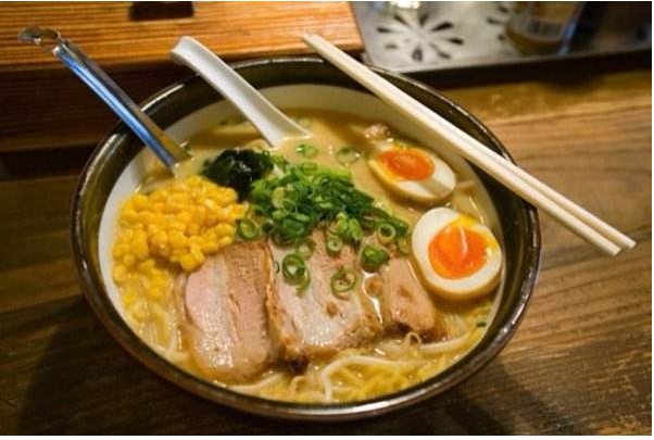 在日本，800日元一碗的拉面，到底算不算“贵”？