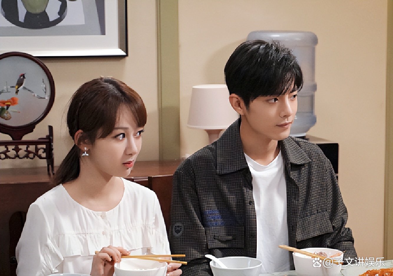 肖战和杨紫官宣结婚，联合发布婚礼邀请函，你怎么看呢？