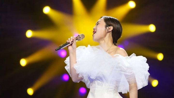 云朵跟刀郎同居6年被抛弃，现如今云朵都难以忘怀，他们究竟发生了什么？