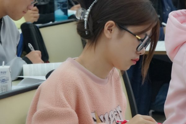 花天酒地的意思和反义词