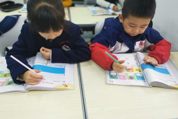 虫的笔画笔顺怎么读