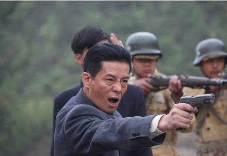 正者无敌里的康兆民的原型是康泽吗？