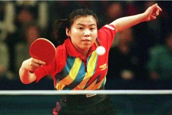 巅峰时期的邓亚萍和张怡宁傲视群雄，放一起比赛谁会赢？