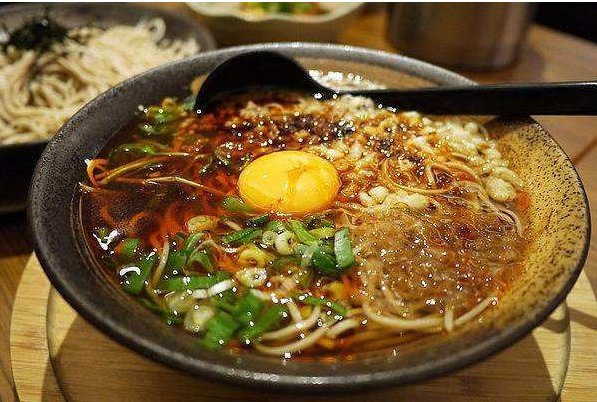 在日本，800日元一碗的拉面，到底算不算“贵”？