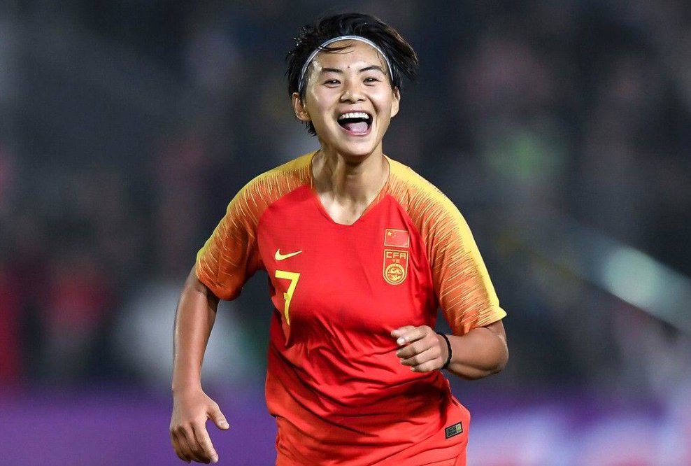 女足王霜年薪多少