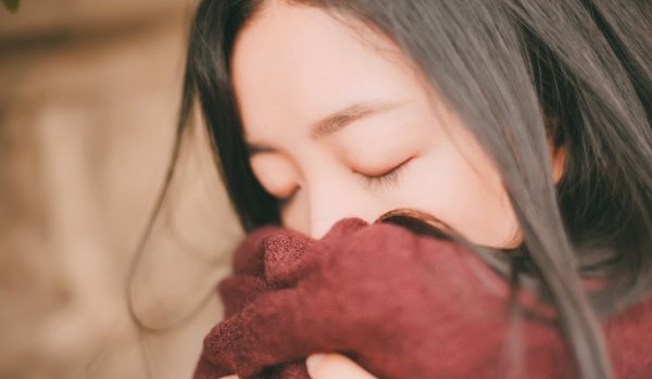 对一个人又爱又恨怎么办