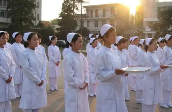 青岛卫校的录取分数线是多少？