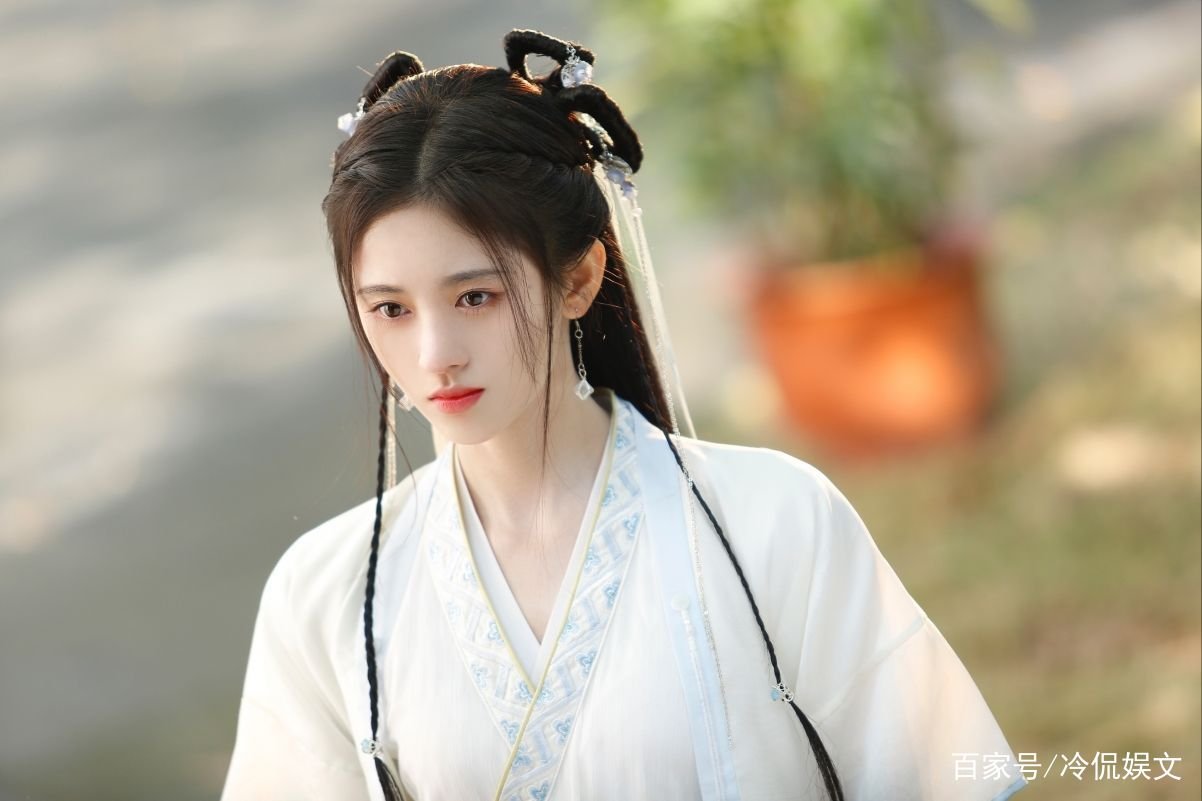 都说央视被称为最强“卸妆水”，那被称为“四千年美女”的鞠婧祎扛过了吗？