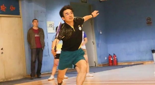 吴尊友直播回应疫情3年头发全白，我们从中可以读出哪些信息？