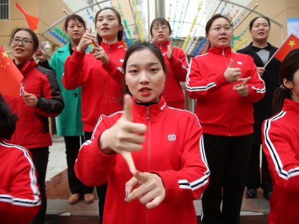 聋子和哑巴哪个更惨