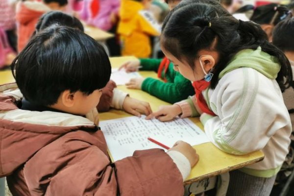 虫的笔画笔顺怎么读