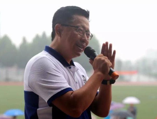 李阳弟弟发文回应侄女被“家暴”，哪些信息值得关注？