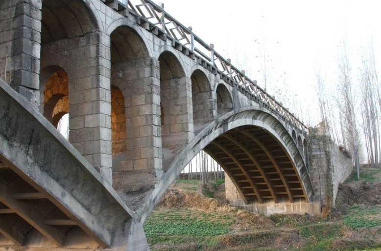 什么是双曲拱桥啊？