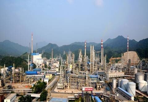 请问长岭炼油化工有限责任公司与湖南岳阳石油化工总厂是什么关系？是隶属关系吗？