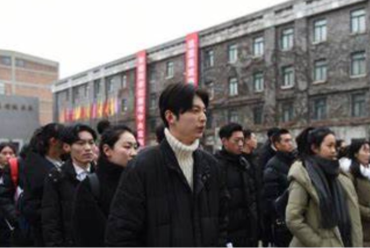 想当演员怎么报名