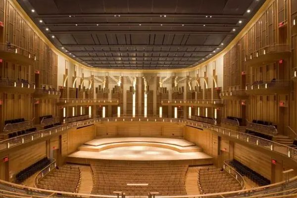 辽阔的音乐厅还是宽阔的音乐厅