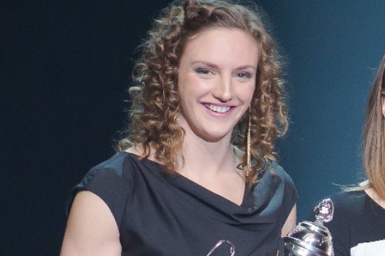 霍斯祖退役了吗