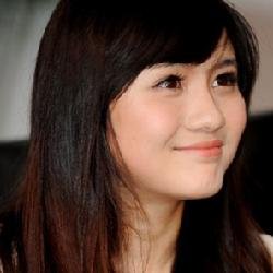 艾茹的早年经历