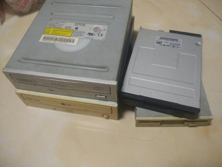 软盘驱动器属于____。