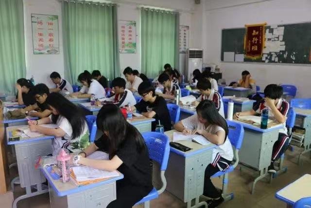 上海高中会考等级怎么分的？