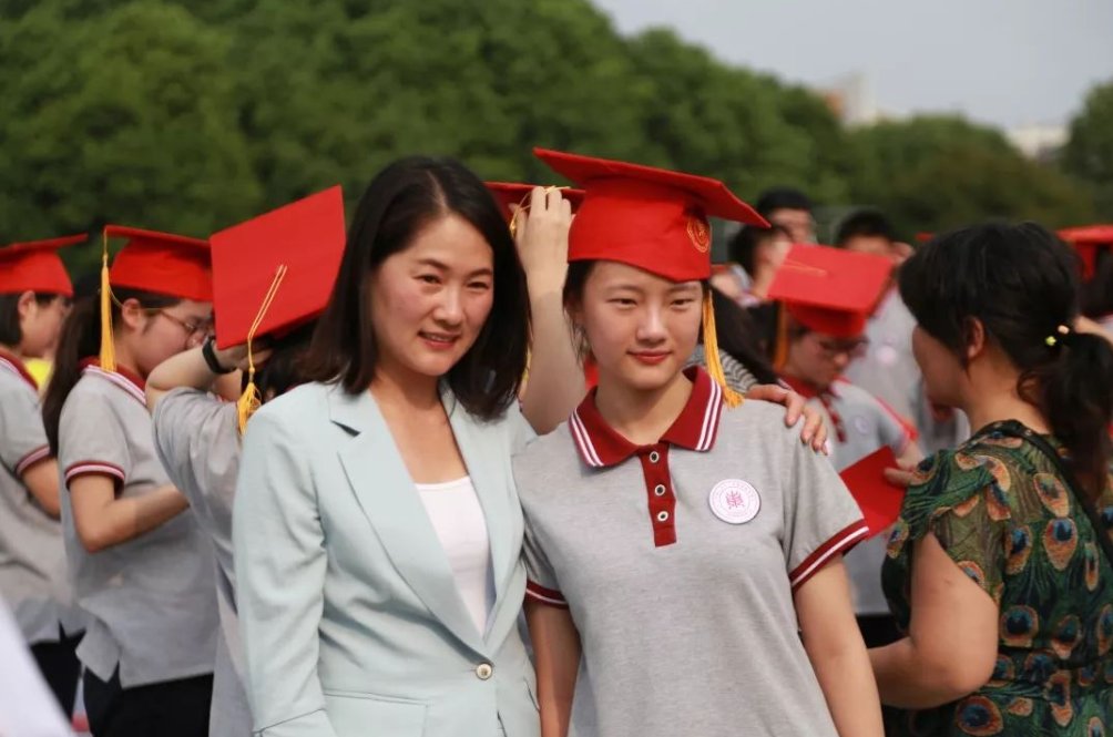 成人礼妈妈应该穿些什么衣服呢？