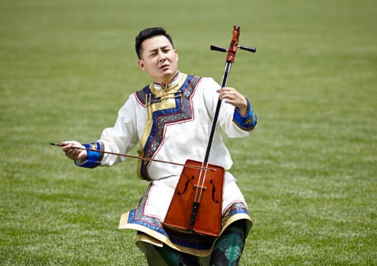 包胡尔查出生那年