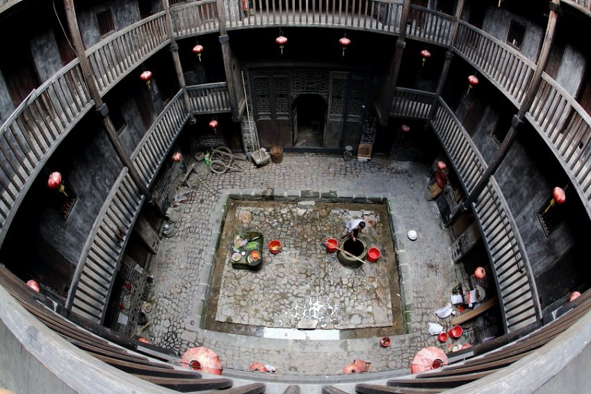 围屋人家的剧情