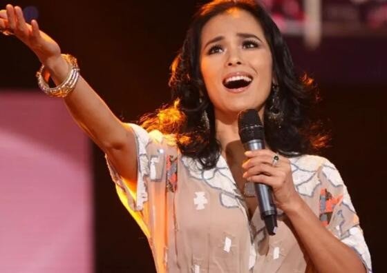 人人都献出一点爱的下一句是什么？