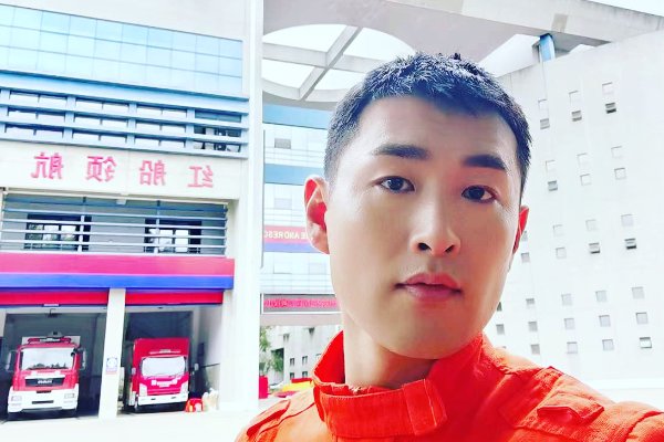 人间烟火主演是谁