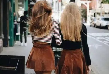 “齐B小短裙”是什么意思？