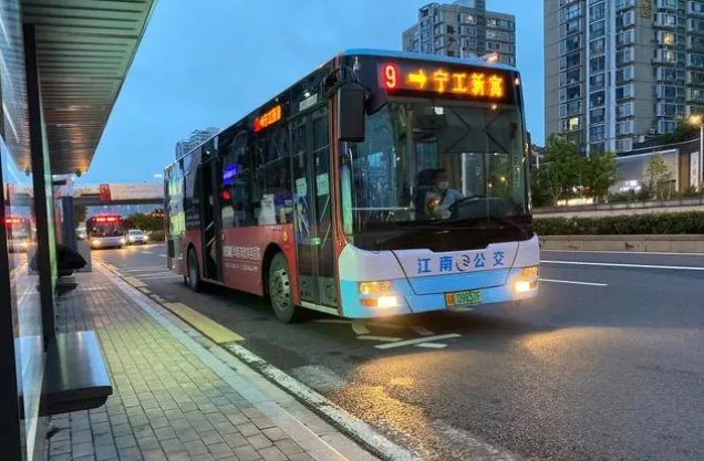 小诗公交车日记的内容