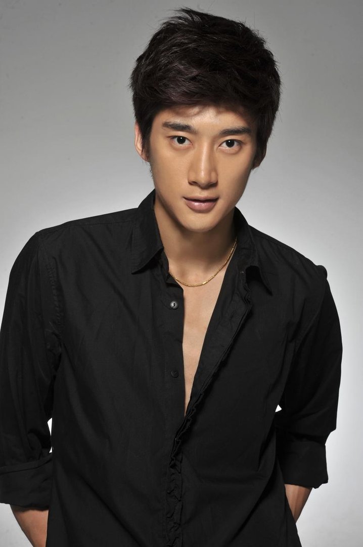 急急急！周末王刚讲故事：痴心不轨的男主角叫什么名字（很帅的那个）