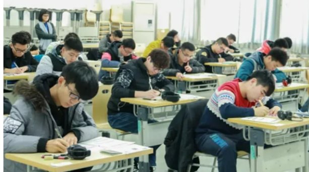 英语四级听力要调到哪个频道？