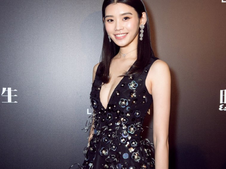 奚梦瑶比丈夫大几岁