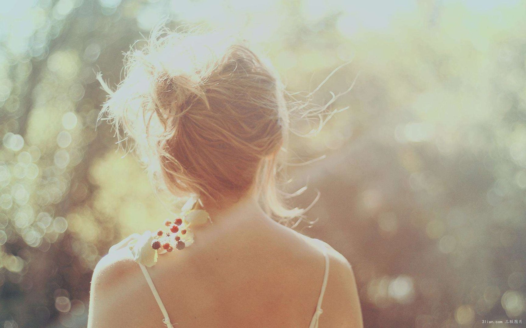 电视剧《四十正好》讲述的是什么性质的故事？