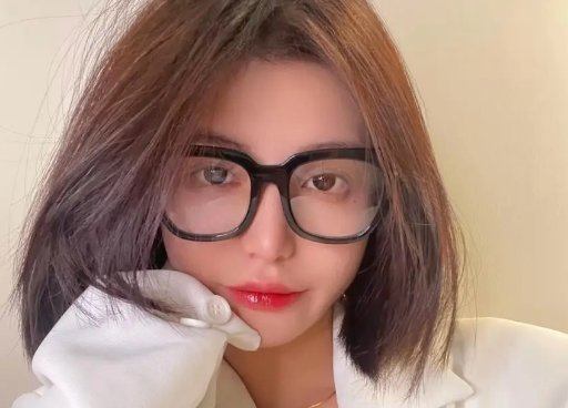 万小七的真实身份是什么？