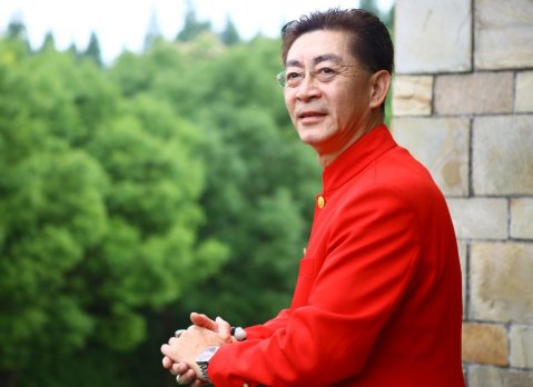 请问2023年六小龄童去世了吗？