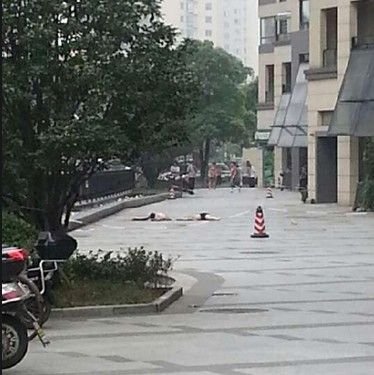 启东3名6年级女生从5楼坠落,发生坠楼的原因是什么?