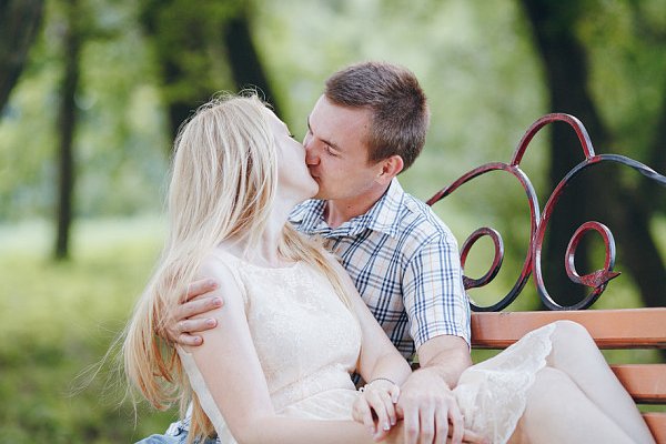 两个人相处不愉快应该分手吗？