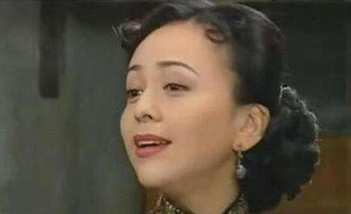 《情深深雨蒙蒙》雪姨叫傅文佩开门的台词