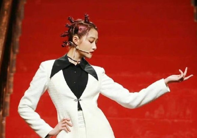 李玟点赞关晓彤版《滴答滴》，关晓彤唱得如何？