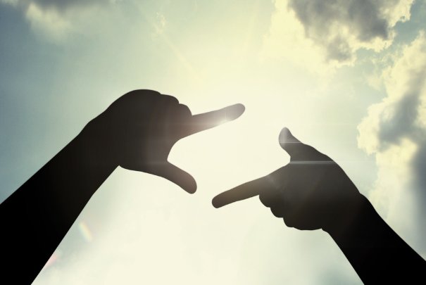 竖中指的意思是什么意思