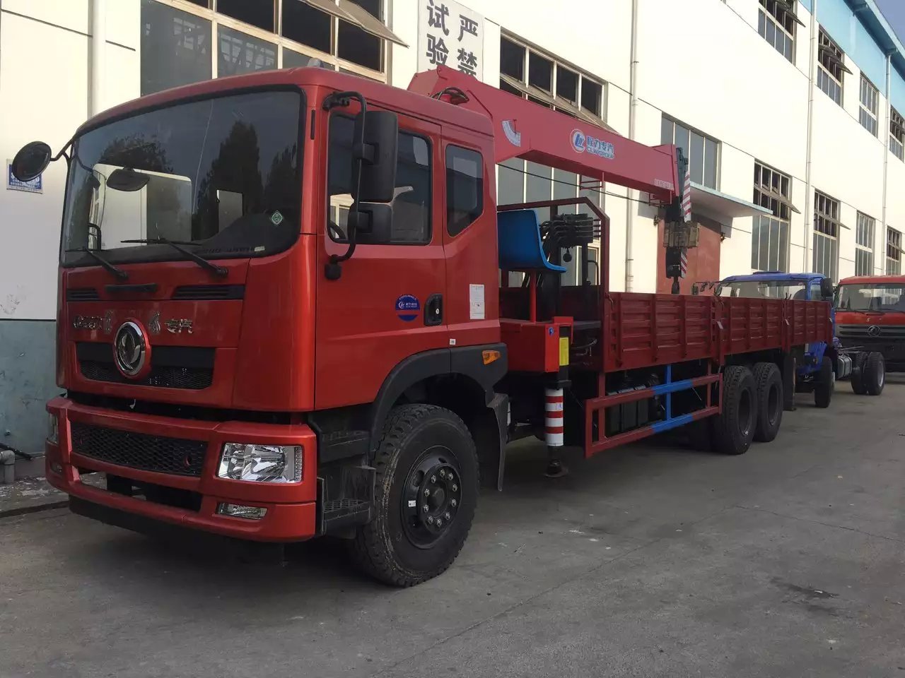 8吨双桥随车吊自重多少？