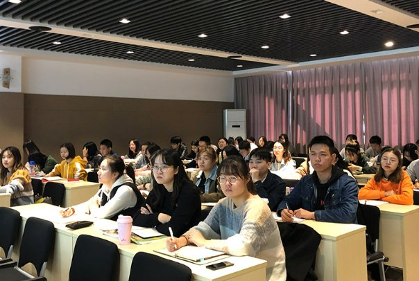 北大青鸟的学费大概是多少啊？